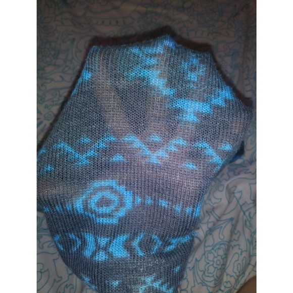 Cute Aztec top - Picture 8 of 8